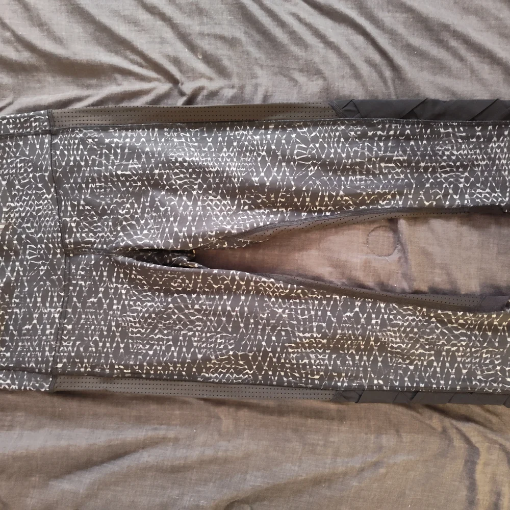 Lululemon Athletica Black and White Leggings - Picture 2 of 3